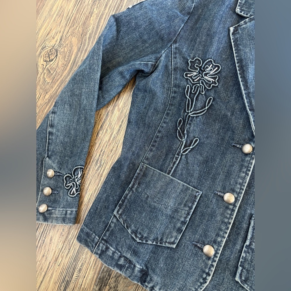 Christopher & Banks Blue Denim Jean Jacket Womens Med 2006 Raised Floral Design - Picture 8 of 10